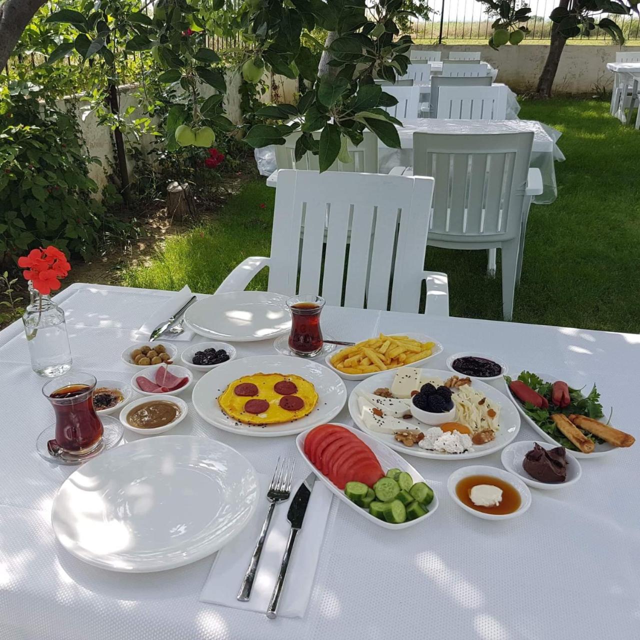Akmonya Pansiyon Eriklice Exteriör bild